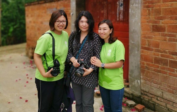 Reese與樂施會人員在麻風村做完最後一個家訪後合照。